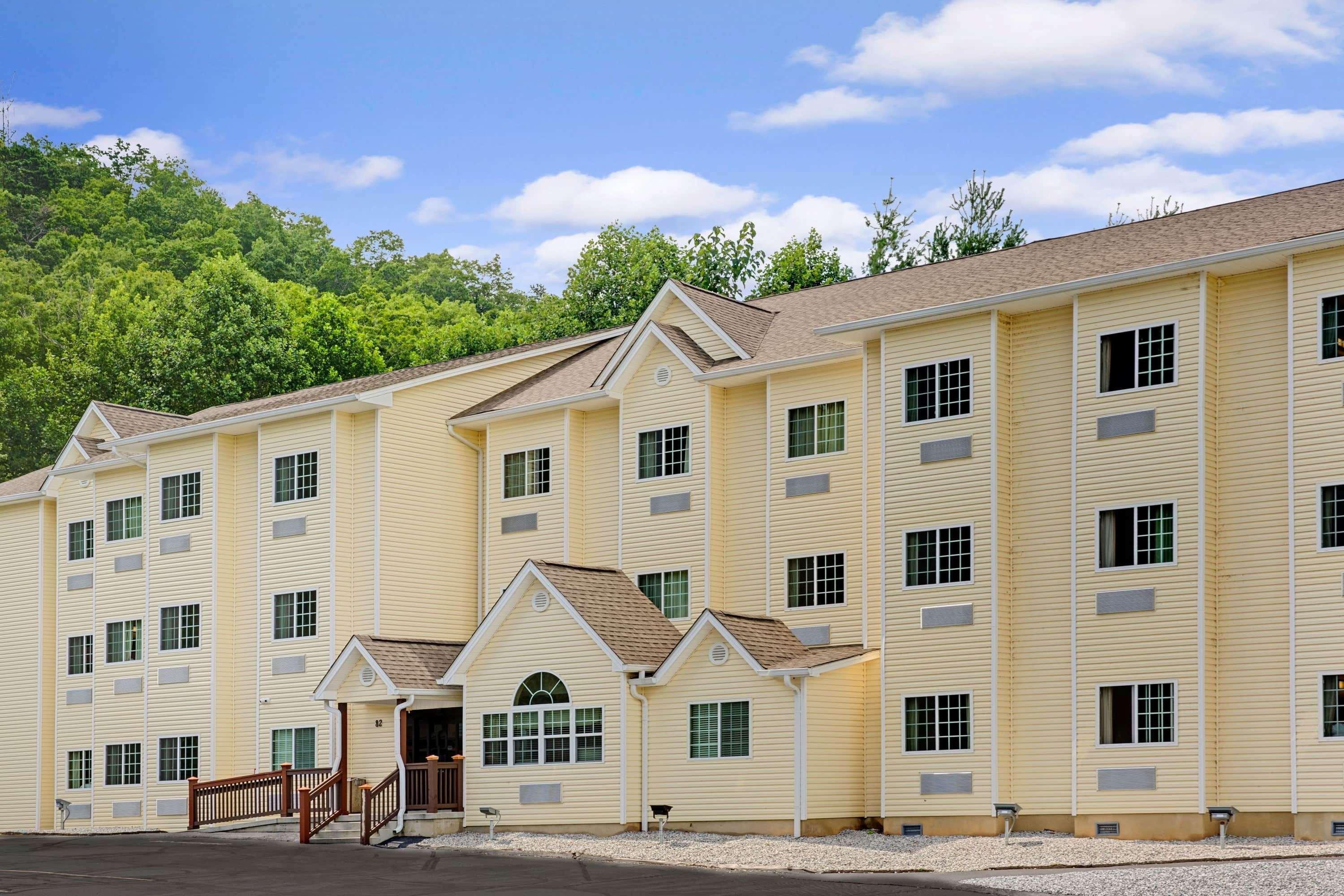 Microtel Inn & Suites By Wyndham Bryson City Exterior photo